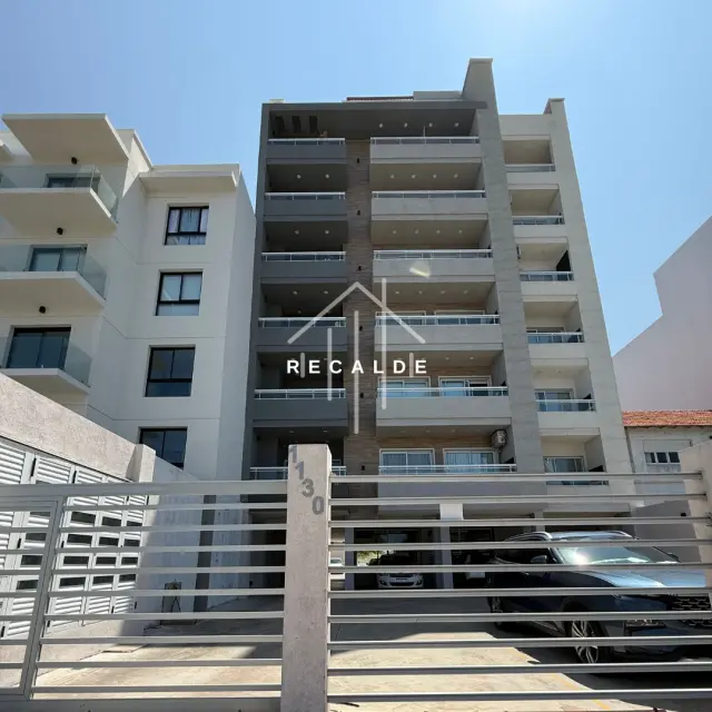 Departamento 3 ambientes con vista al mar, balcón y parrilla