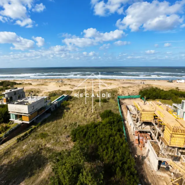 EXCLUSIVO LOTE FRENTE AL MAR EN COSTA ESMERALDA