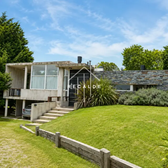 CASA DE CATEGORÍA EN SENDERO II – COSTA ESMERALDA