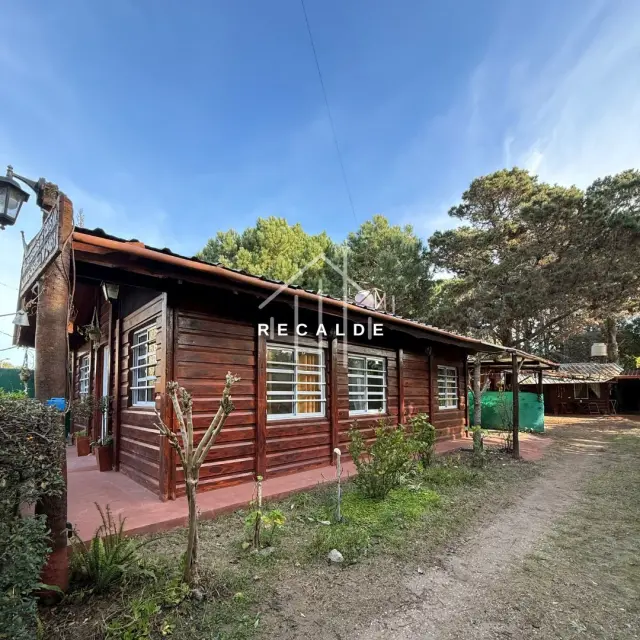 Complejo de 4 cabañas sobre lote propio de 12,50 x 40 metros