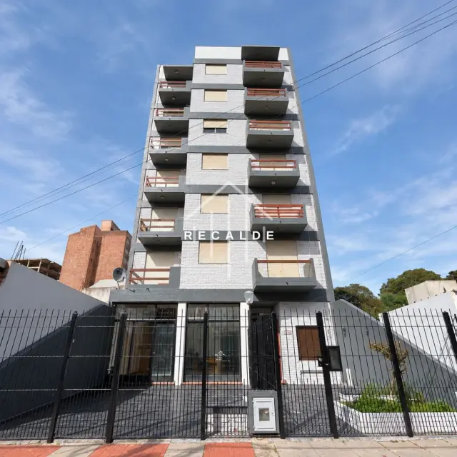 Departamento de 2 ambientes con vista parcial al mar